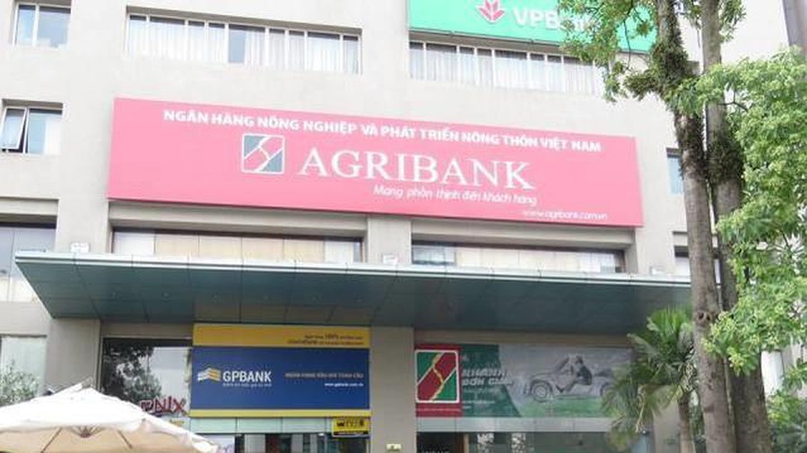 Một nguyên giám đốc Agribank bị truy tố về tội thiếu trách nhiệm
