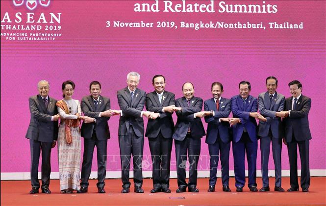 Thủ tướng Nguyễn Xuân Phúc và các Trưởng đoàn tại Lễ khai mạc Hội nghị Cấp cao ASEAN lần thứ 35. Ảnh: Thống Nhất/TTXVN