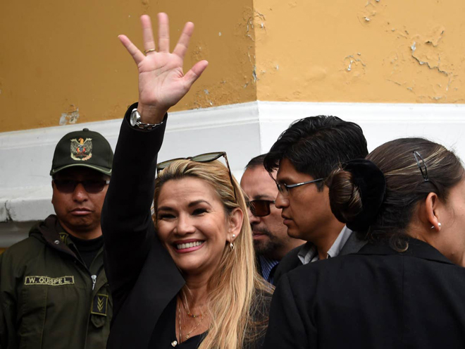 Bà Jeanine Anez làm Tổng thống lâm thời Bolivia.      Ảnh: AFP/Getty Images
