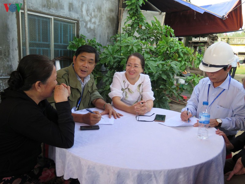 Nhờ làm tốt công tác tuyên truyền, vận động, nhiều hộ dân ở huyện Bình Sơn tự nguyện bàn giao mặt bằng.