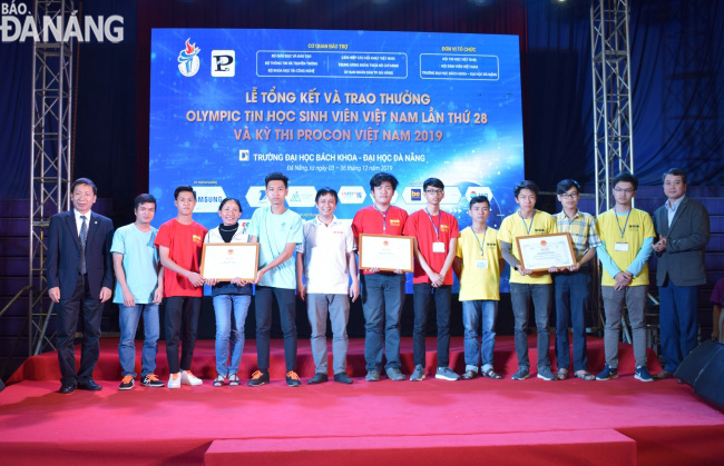 OLP'19: Trường ĐH Bách khoa - ĐH Đà Nẵng đoạt giải nhất đồng đội Tin học