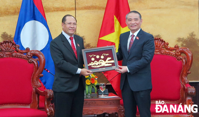 Tăng cường kết nối giao thông, góp phần thúc đẩy hợp tác Việt Nam - Lào