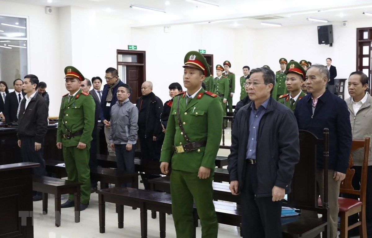Bị cáo Nguyễn Bắc Son động viên gia đình nộp hết số tiền 3 triệu USD