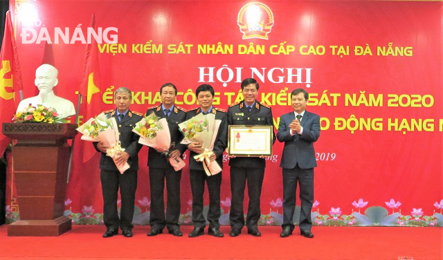 Viện Kiểm sát Nhân dân cấp cao tại Đà Nẵng đón nhận Huân chương Lao động hạng nhất