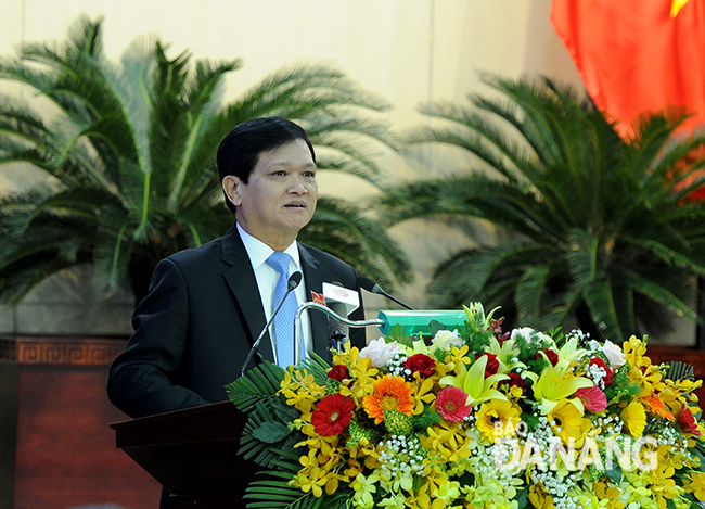 Chủ tịch HĐND thành phố Nguyễn Nho Trung phát biểu khai mạc tại kỳ họp thứ 10 HĐND khóa IX, nhiệm kỳ 2016-2021. Ảnh: ĐẶNG NỞ