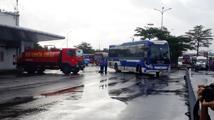 Bến xe khách Trung tâm Đà Nẵng chủ động tuyên truyền và hướng dẫn các phương tiện vận tải hành khách bảo đảm an toàn khi tham tham gia giao thông 