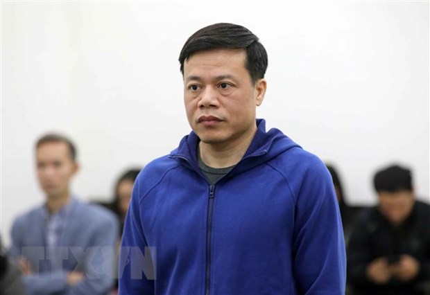 Bị cáo Nguyễn Hoàng Long (nguyên Chủ tịch HĐQT, Tổng Giám đốc Công ty CP Tập đoàn Vina Megastar) đứng trước tòa. (Ảnh: Doãn Tấn/TTXVN)