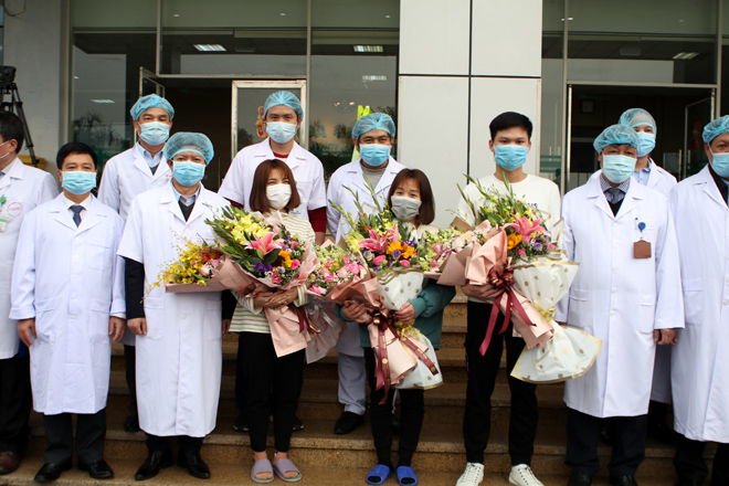Ba bệnh nhân nhiễm virus Corona điều trị tại Hà Nội được xuất viện