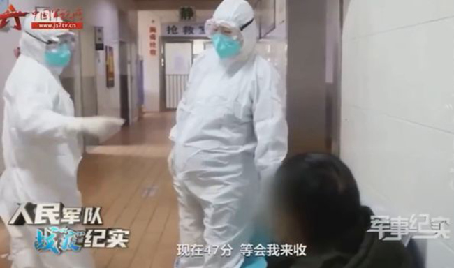 Dư luận Trung Quốc bất bình việc y tá mang thai 9 tháng vẫn làm việc trong vùng dịch COVID-19