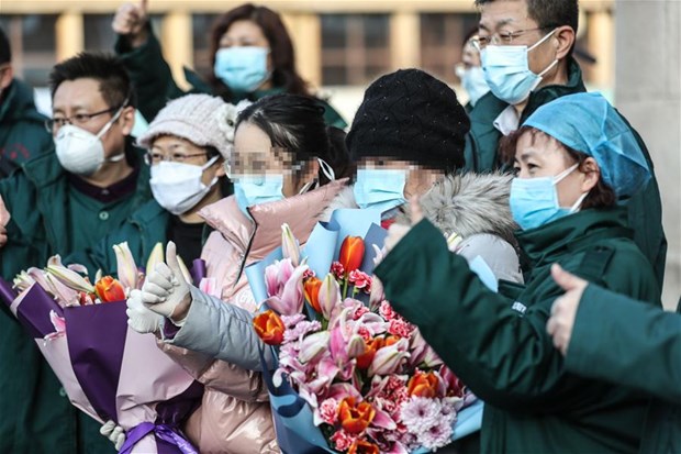 Bệnh nhân được xuất viện ở Vũ Hán (Nguồn: China Daily)