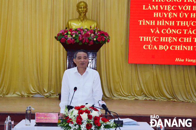 Bí thư Thành ủy Trương Quang Nghĩa phát biểu kết luận tại buổi làm việc với Ban Thường vụ Huyện ủy Hòa Vang. Ảnh: TRỌNG HUY