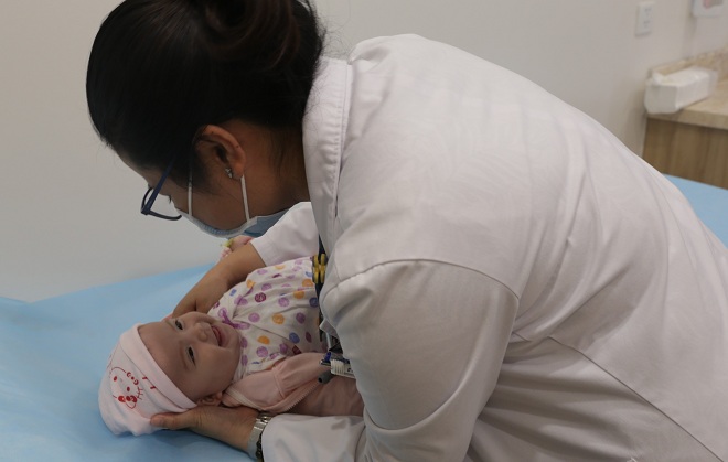 Trẻ được tiêm vắc xin đúng lịch sẽ có một nền tảng sức khỏe tích cực cho sự phát triển trong tương lai.