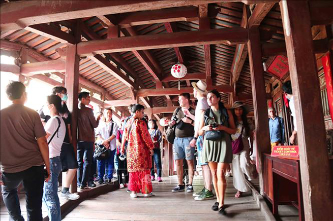 Chùa Cầu - điểm du lịch quan trọng của phố cổ Hội An đã gia tăng lượng khách tham quan.