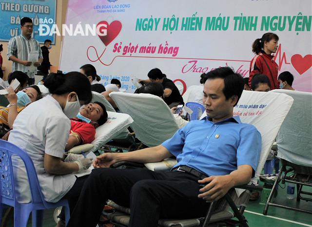 Gần 1.000 người tham gia hiến máu tình nguyện, thu được 431 đơn vị máu