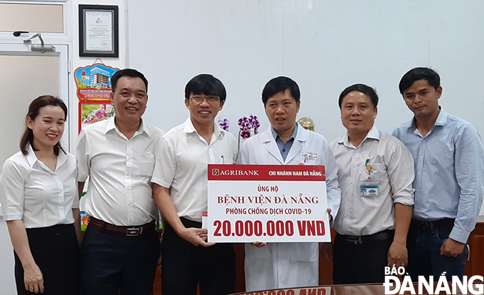 Bệnh viện Đà Nẵng tiếp nhận 20 triệu đồng ủng hộ phòng, chống Covid-19