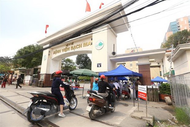 Khoanh vùng cách ly 1.500 người liên quan đến Bệnh viện Bạch Mai
