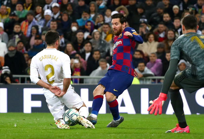 Lionel Messi và tình huống nguy hiểm trước cầu môn Real Madrid