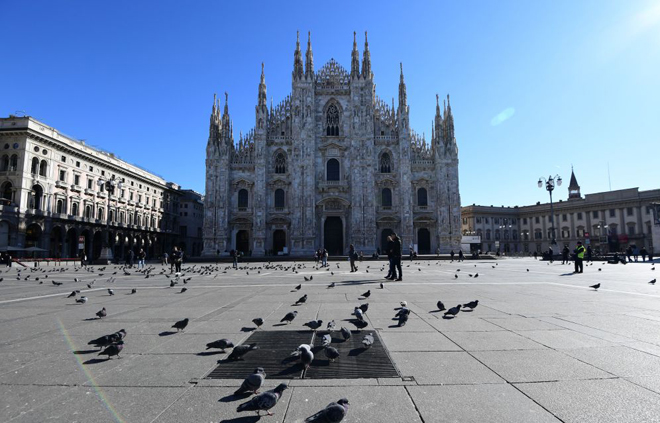 Quảng trường Piazza del Duomo ở Milan (Ý) hiện nay vắng vẻ.   Ảnh: Getty Images