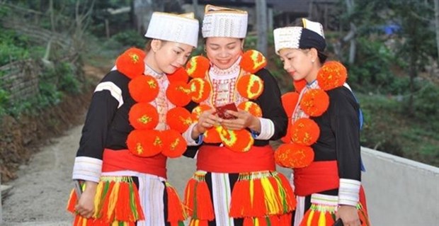 This is the first time Viet Nam has a smart phone universalisation programme (Photo: baophapluat.vn)
