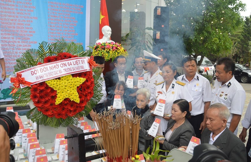 Ngày 14-3-2019, tại Đà Nẵng, Ban liên lạc truyền thống bộ đội Trường Sa giai đoạn 1984-1988 tổ chức lễ tưởng niệm 31 năm ngày 64 chiến sỹ hy sinh tại Gạc Ma. (Ảnh: Đinh Văn Nhiều/TTXVN)