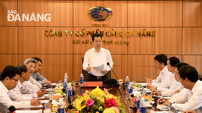 Phó Bí thư Thường trực Thành ủy Nguyễn Văn Quảng phát biểu chỉ đạo tại buổi làm việc. Ảnh: ĐẶNG NỞ