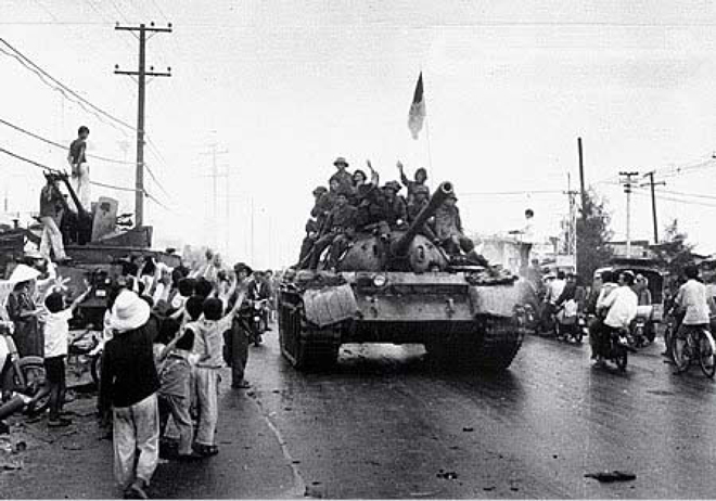 Quân giải phóng tiến vào Đà Nẵng ngày 29-3-1975. 					     Ảnh tư liệu