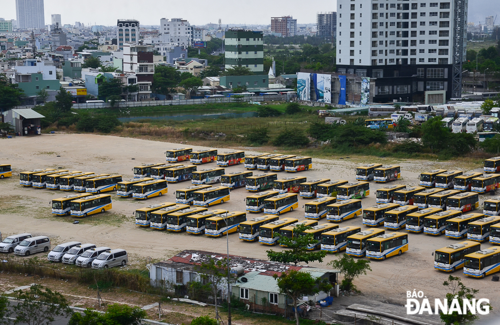 Các phương tiện công cộng tạm dừng hoạt động, trong đó một số tuyến buýt ở nội thị Đà Nẵng và các tuyến buýt giữa Đà Nẵng và Quảng Nam sẽ tạm dừng hoạt động từ ngày 1-4. Ảnh: XUÂN SƠN