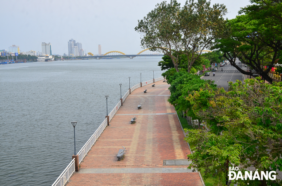 Tại nhiều điểm công cộng như vỉa hè hai bên bờ sông Hàn, Công viên 29-3, cảng Sông Hàn cũ...