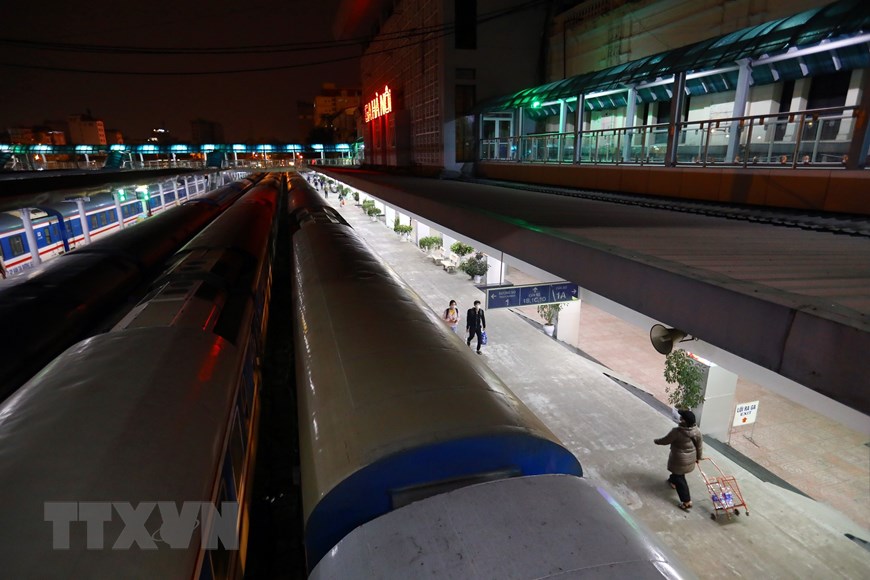 Trong thời điểm hiện nay, Công ty cổ phần vận tải đường sắt Hà Nội và Sài Gòn phụ trách vận hành 1 đôi tàu SE3 và SE4 di chuyển từ Hà Nội vào Thành phố Hồ Chí Minh và ngược lại. (Ảnh: Huy Hùng/TTXVN)