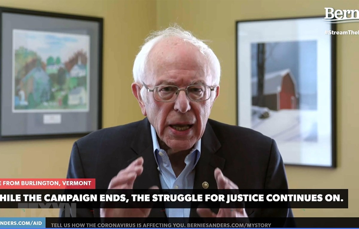 Ảnh chụp qua video được phát trực tiếp từ Burlington, bang Vermont: Thượng nghị sỹ Mỹ Bernie Sanders thông báo quyết định rút khỏi cuộc đua vị trí ứng viên tranh cử Tổng thống của đảng Dân chủ, ngày 8-4-2020. (Nguồn: AFP/TTXVN)