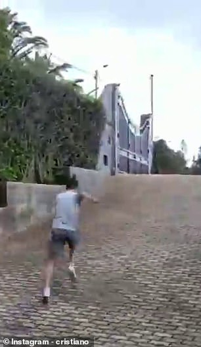 Ronaldo thể hiện tốc độ kinh ngạc khi chạy leo dốc nước rút