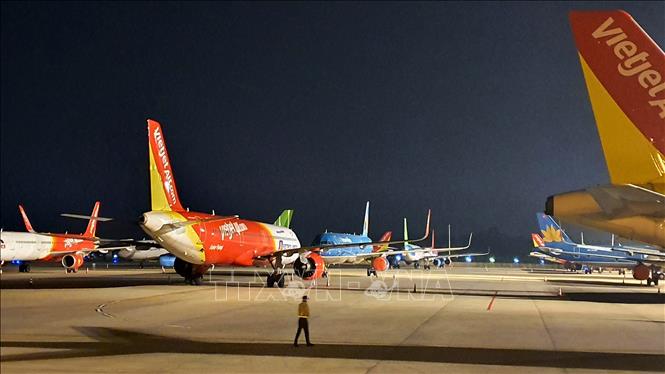 Những ngày này dễ bắt gặp hình ảnh tàu bay của các hãng hàng không Việt nằm chờ tại sân bay Nội Bài. Ảnh: TTXVN
