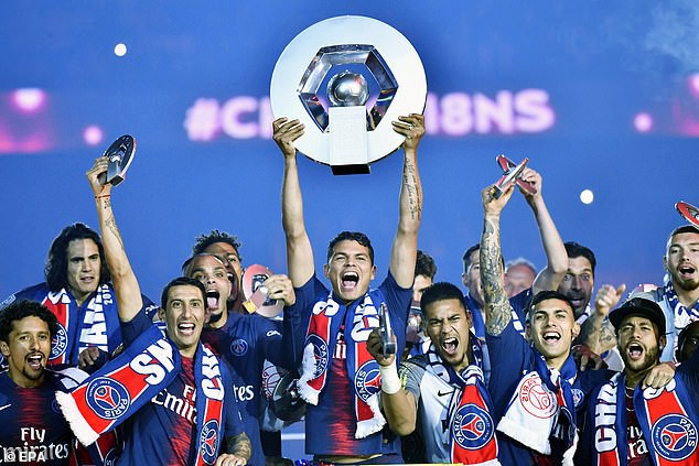 PSG được trao chức vô địch Ligue 1. (Ảnh: EPA)