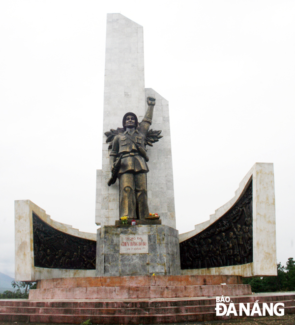 Tượng đài Chiến thắng Bồ Bồ. Ảnh: LÊ VĂN THƠM