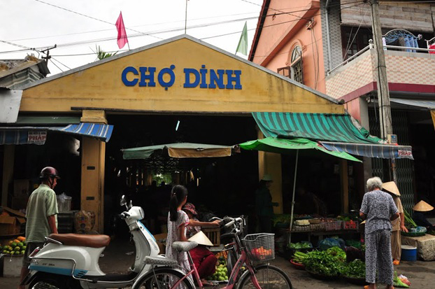 Chợ Dinh trên đường Chi Lăng, thành phố Huế. Nguồn: Internet
