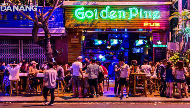 Một quán bar trên đường Bạch Đằng Đà Nẵng. Ảnh tư liệu.