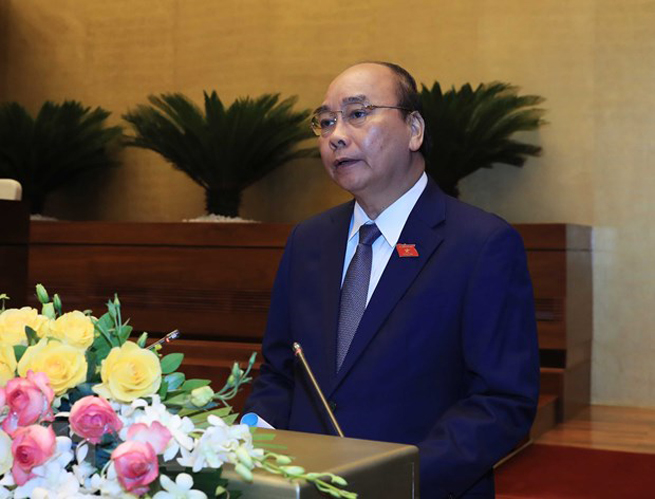  Thủ tướng Chính phủ Nguyễn Xuân Phúc trình bày Báo cáo về phòng, chống dịch Covid-19 và những nhiệm vụ, giải pháp trọng tâm phục hồi, phát triển kinh tế-xã hội. (Ảnh: TTXVN)