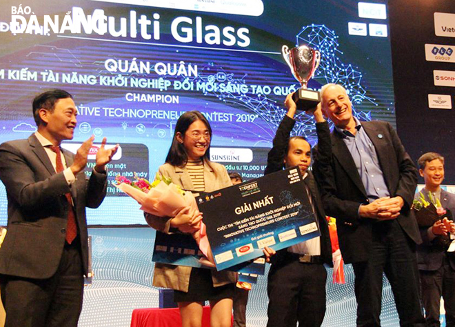 Trong những năm gần đây, hoạt động khởi nghiệp, đổi mới sáng tạo của thành phố Đà Nẵng được chú trọng, đẩy mạnh. TRONG ẢNH: Dự án MultiGlass của Đà Nẵng giành quán quân cuộc thi khởi nghiệp Techfest 2019 toàn quốc. 				 					                      Ảnh: NHUẬN NGUYÊN