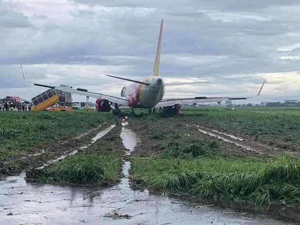 Máy bay Vietjet trượt khỏi đường băng tại sân bay Tân Sơn Nhất