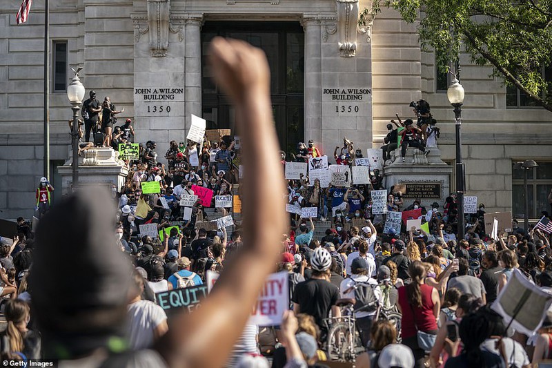 Thủ đô Washington đã chứng kiến các cuộc biểu tình diễn ra hàng ngày trong suốt 1 tuần qua, phần lớn là biểu tình ôn hòa. Ảnh: Getty.
