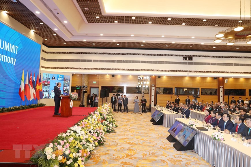 Lễ khai mạc Hội nghị Cấp cao ASEAN lần thứ 36 bắt đầu bằng tiết mục ASEAN ca chào mừng. (Ảnh: Hoàng Việt/TTXVN)