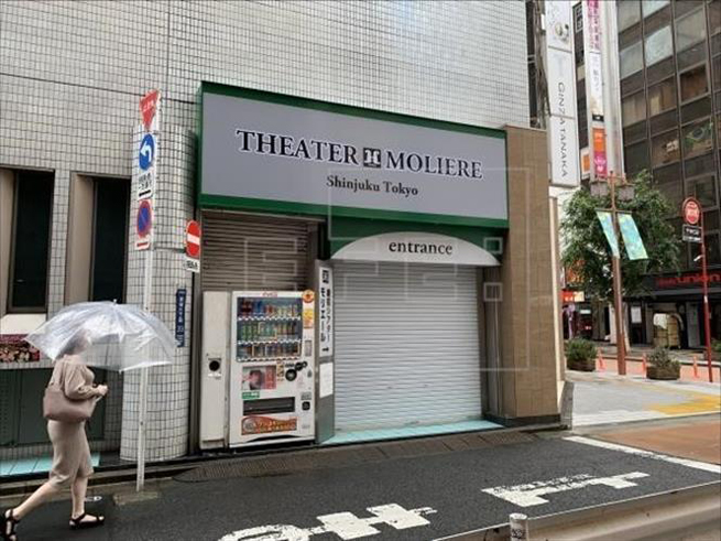   Nhà hát Moliere ở quận Shinjuku, thủ đô Tokyo, Nhật Bản đóng cửa sau khi phát hiện 20 khán giả nhiễm virus SARS-CoV-2, ngày 14-7-2020. Ảnh: EFE/TTXVN