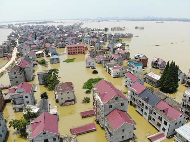  Một ngôi làng ở Giang Tây ngập trong nước lũ (Ảnh: China Daily)