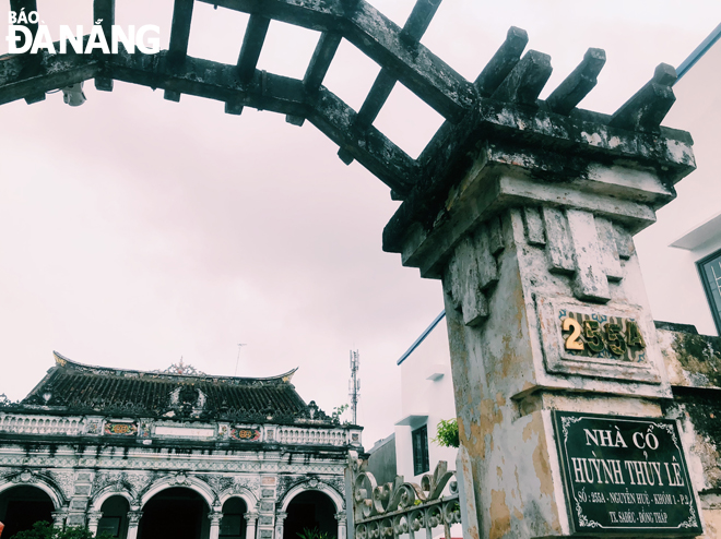 Nhà cổ Huỳnh Thủy Lê tọa lạc 255A Nguyễn Huệ (thành phố Sa Đéc, tỉnh Đồng Tháp) với lịch sử 125 năm là điểm du lịch hấp dẫn. Nơi đây là một trong ba nhà cổ nổi tiếng ở miền Tây, cùng với nhà cổ Bình Thủy và nhà cổ Công tử Bạc Liêu.