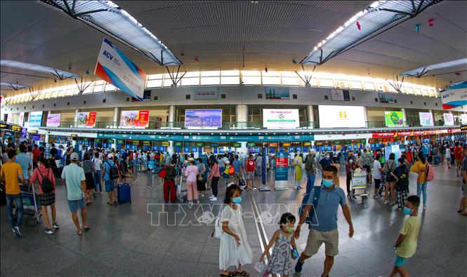 Hành khách tại Sân bay quốc tế Đà Nẵng. Ảnh: Trần Lê Lâm/TTXVN