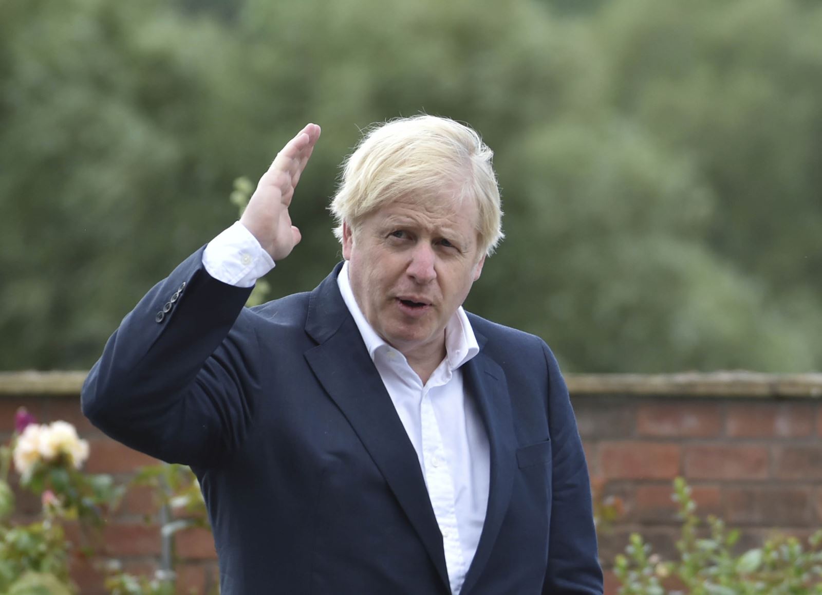 Thủ tướng Boris Johnson trong chuyến thăm Trung tâm Canal Side Heritage ở Beeston, ngày 28/7/2020. Ảnh: Getty Images