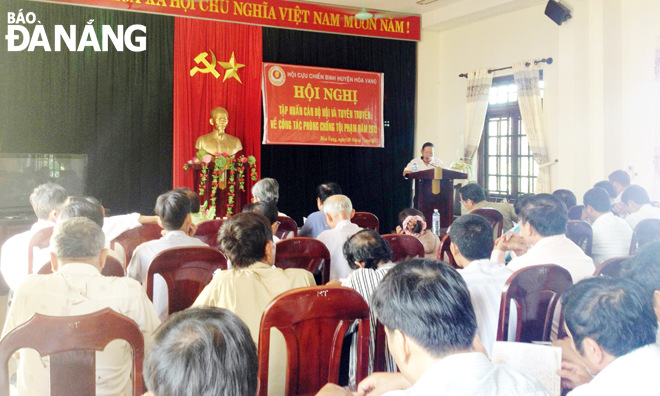 Hội Cựu chiến binh huyện Hòa Vang tổ chức hội nghị tuyên truyền cho cán bộ Hội cơ sở về công tác phòng, chống tội phạm và tệ nạn xã hội. Ảnh: XUÂN DŨNG	