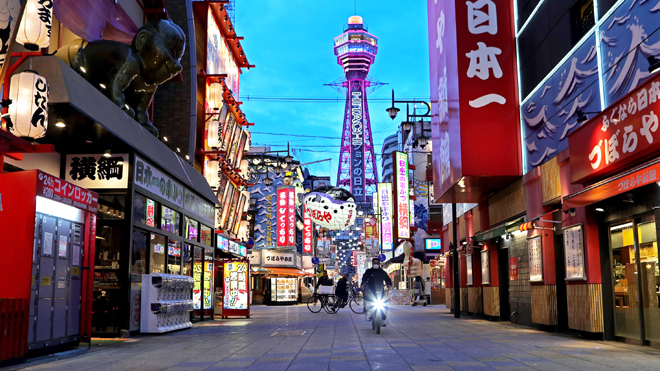 Khu mua sắm Shinsekai ở thành phố Osaka (Nhật Bản) vắng vẻ do ảnh hưởng Covid-19.                  Ảnh: Getty Images