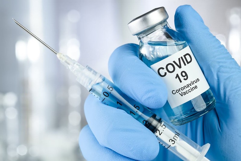 Vaccine Covid-19 giờ trở thành một cuộc cạnh tranh khốc liệt giữa các nước trên thế giới. Ảnh: Insider