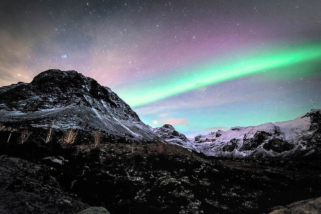 Bức “Bức Cực quang” của nhiếp ảnh gia người Anh Bob Riach chụp tại Tromso, Na Uy.